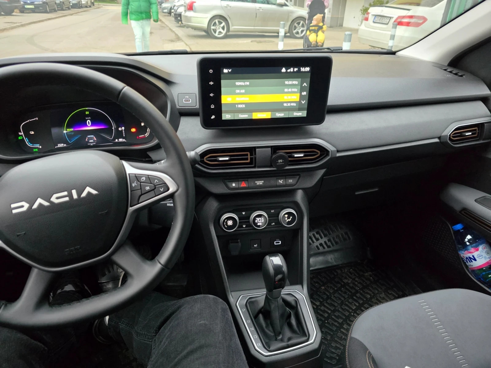 Dacia Jogger Hybrid 140 2300km - изображение 9