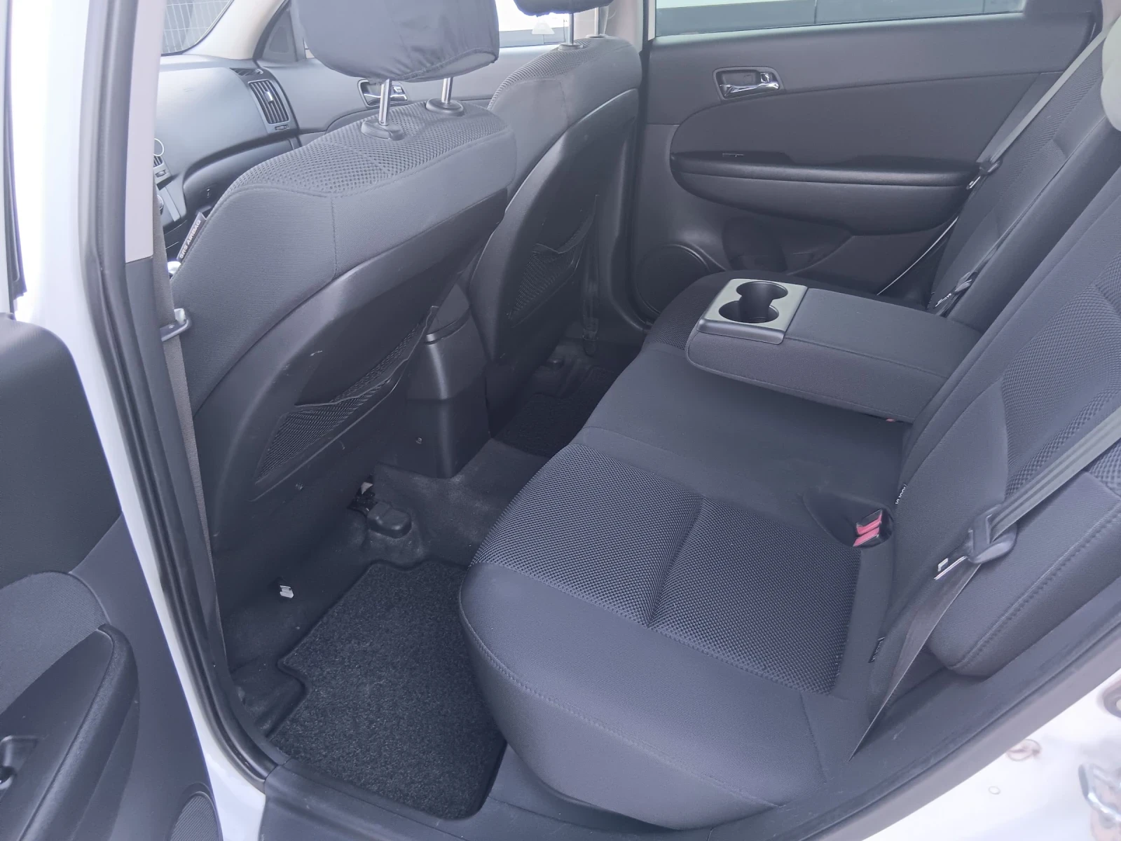 Hyundai I30 1.6i CW TOP, снимка 10 - Автомобили и джипове - 53816093