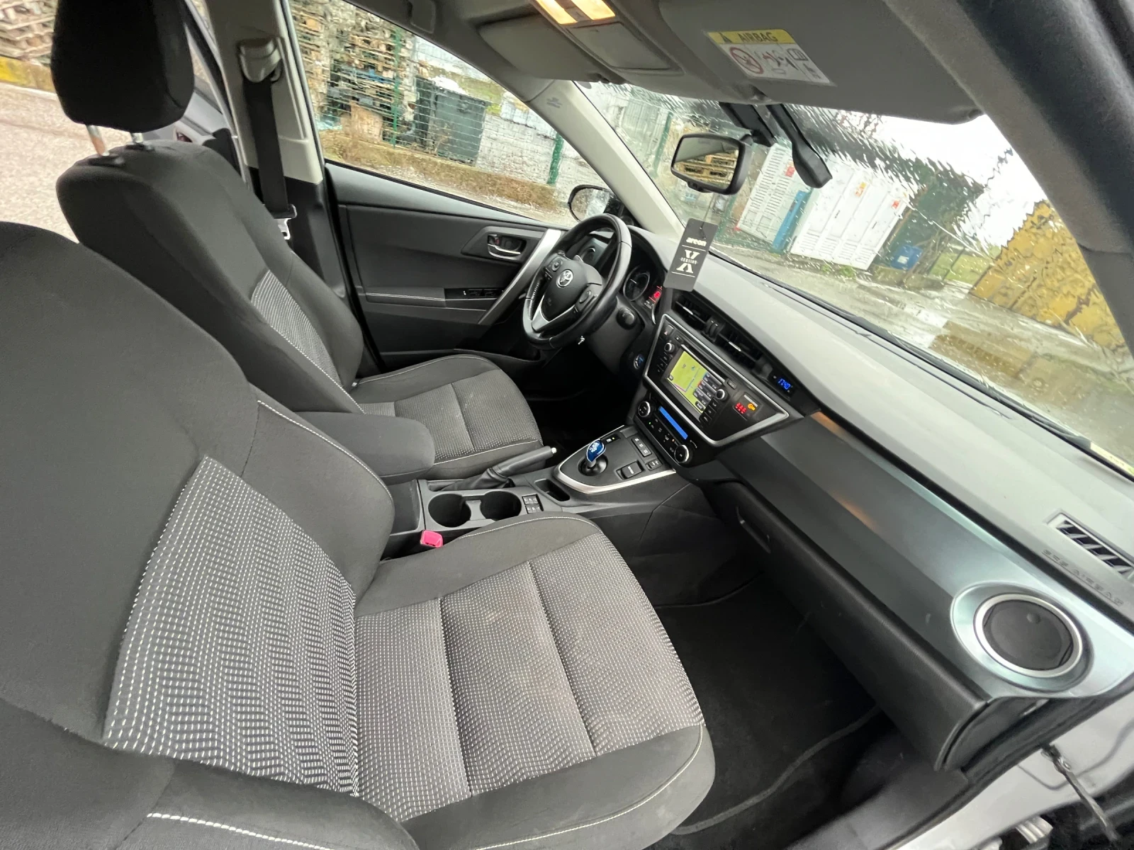 Toyota Auris, снимка 14 - Автомобили и джипове - 54091888