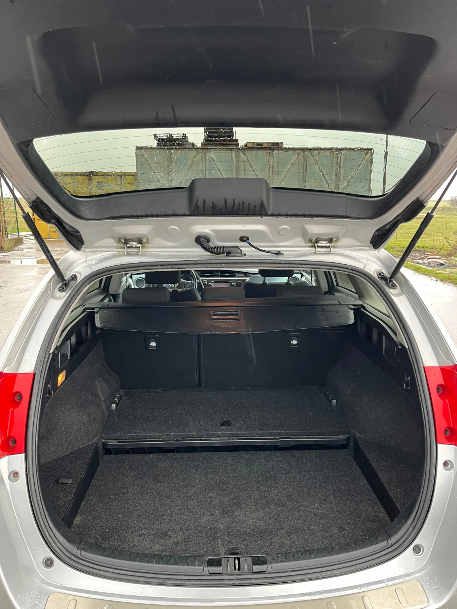 Toyota Auris, снимка 6 - Автомобили и джипове - 54091888