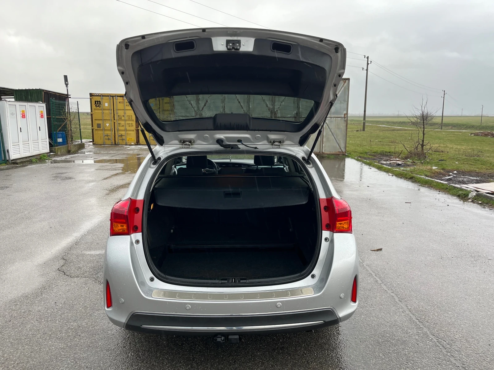 Toyota Auris, снимка 7 - Автомобили и джипове - 54091888