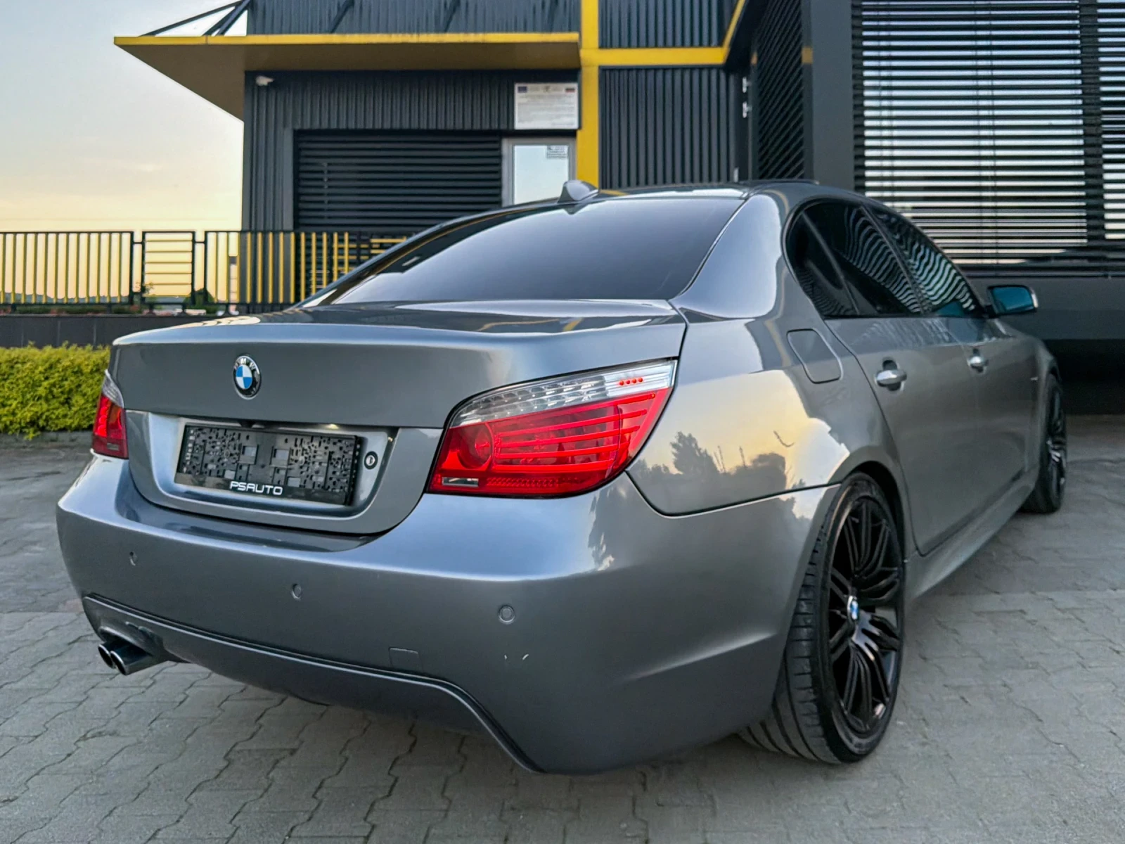 BMW 530 FaceLift /М-Пакет / CarPlay / ПОДГРЕВ / Шибедах , снимка 7 - Автомобили и джипове - 54444666