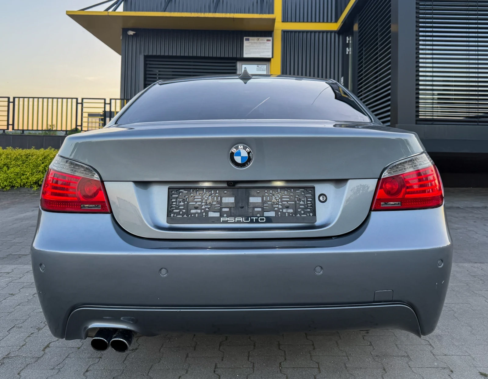 BMW 530 FaceLift /М-Пакет / CarPlay / ПОДГРЕВ / Шибедах , снимка 5 - Автомобили и джипове - 54444666