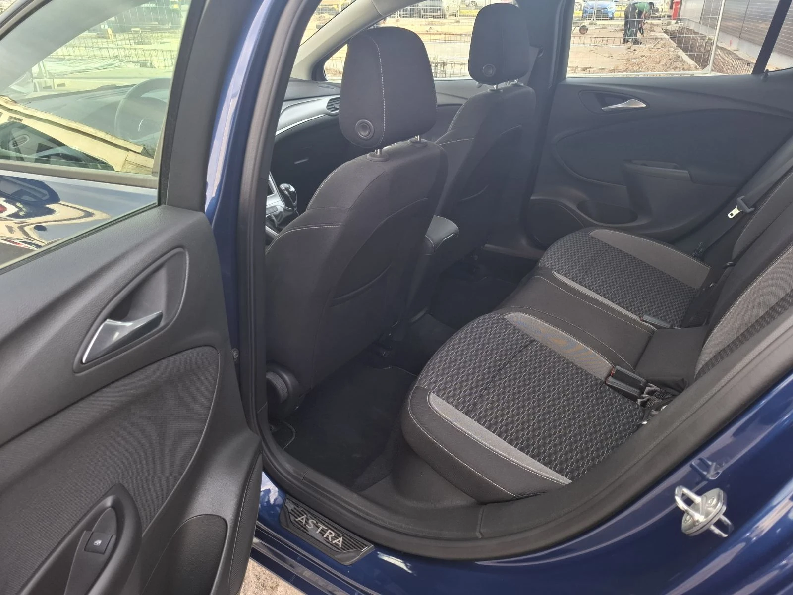Opel Astra 1.2 Турбо, снимка 7 - Автомобили и джипове - 54629131