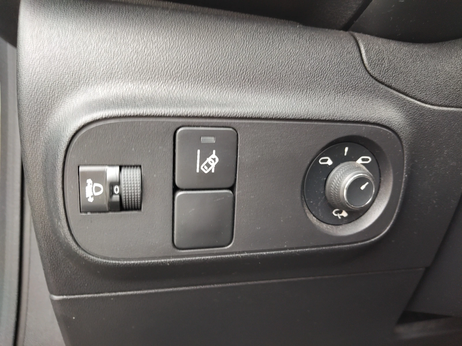 Citroen C3 1, 5d 102ps РЕГИСТРИРАНА ВС. ПЛАТЕНО!!!, снимка 13 - Автомобили и джипове - 55128064