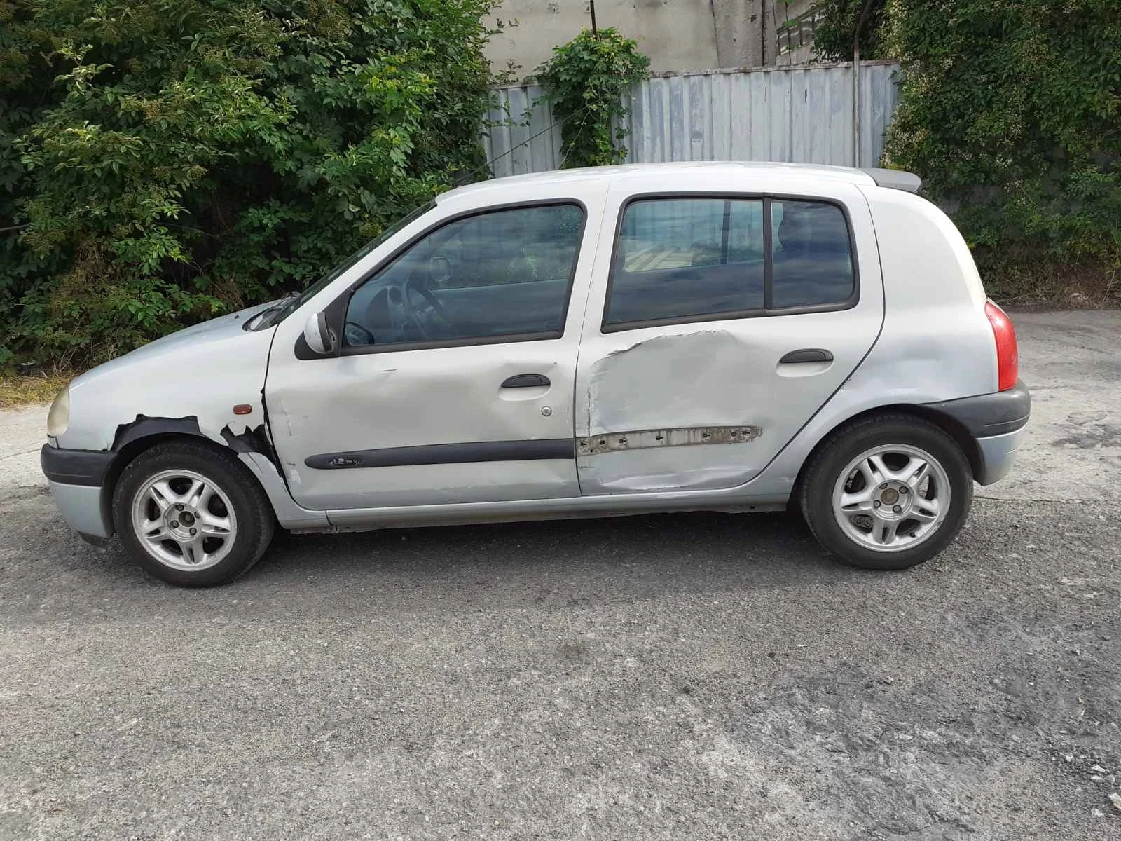 Renault Clio 2001, снимка 3 - Автомобили и джипове - 55251736