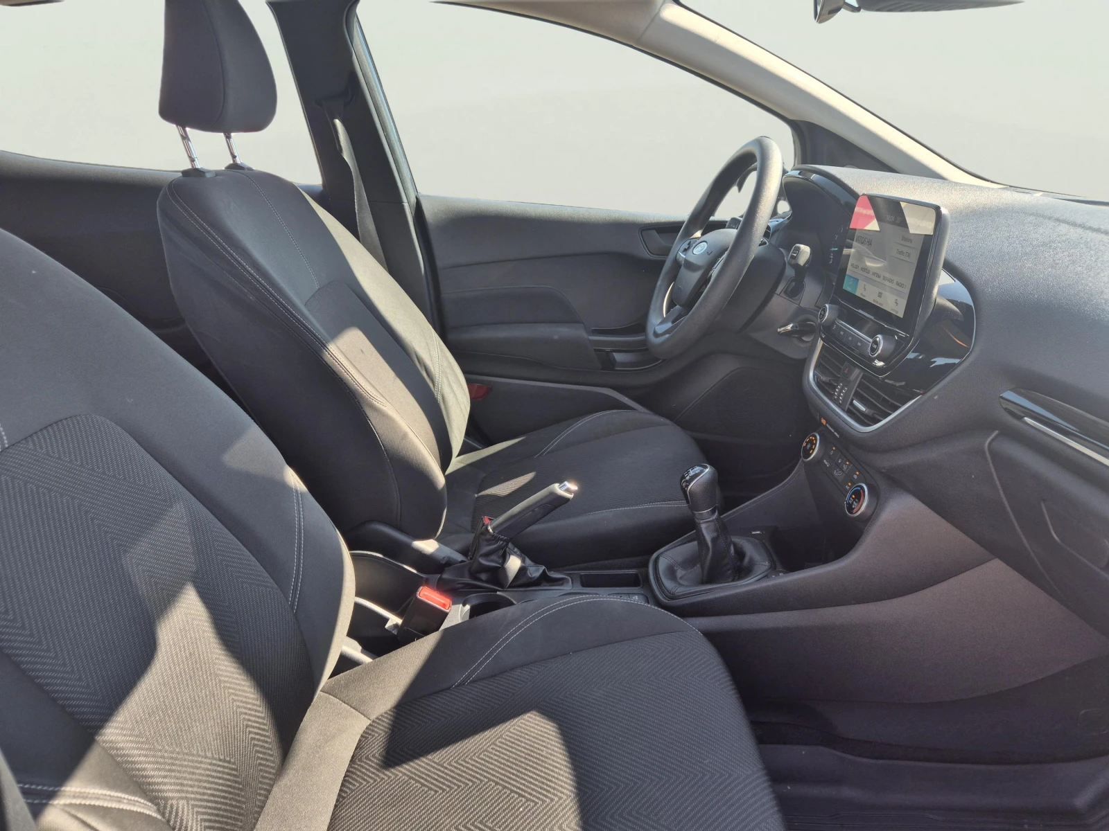 Ford Fiesta 1.1 Duratec, снимка 10 - Автомобили и джипове - 55579718