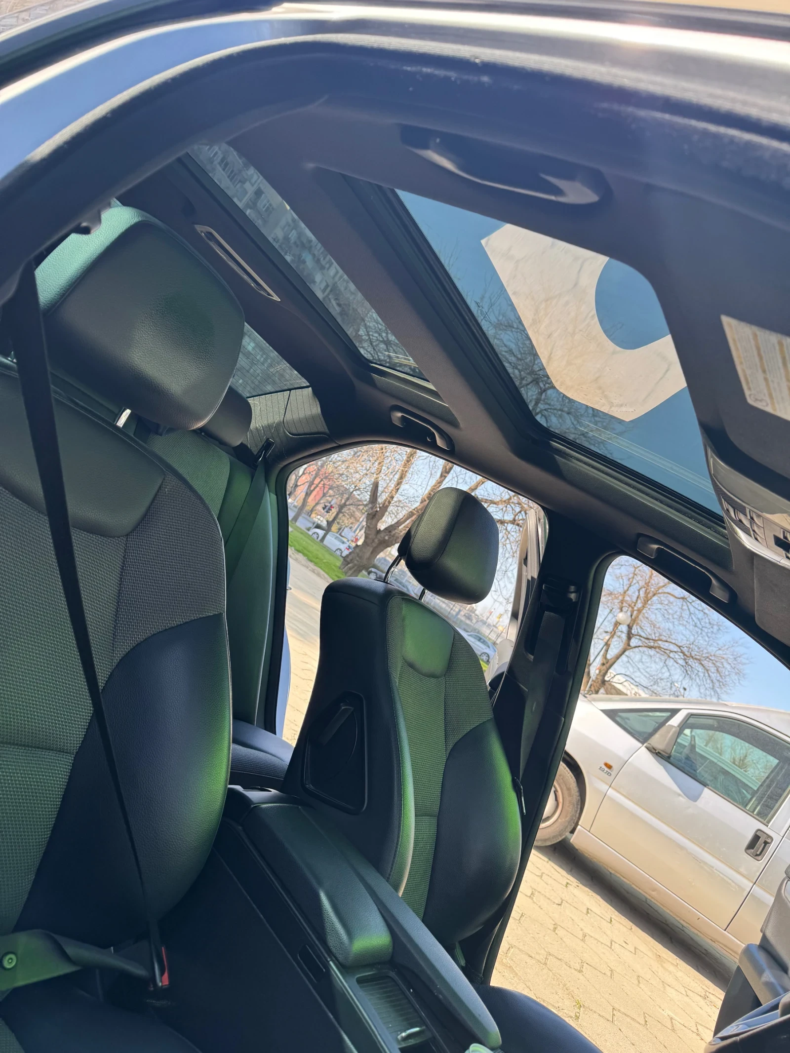 Mercedes-Benz C 220 * AMG* PANORAMA* СМЕНЕНИ ВЕРИГИ* , снимка 4 - Автомобили и джипове - 55971825