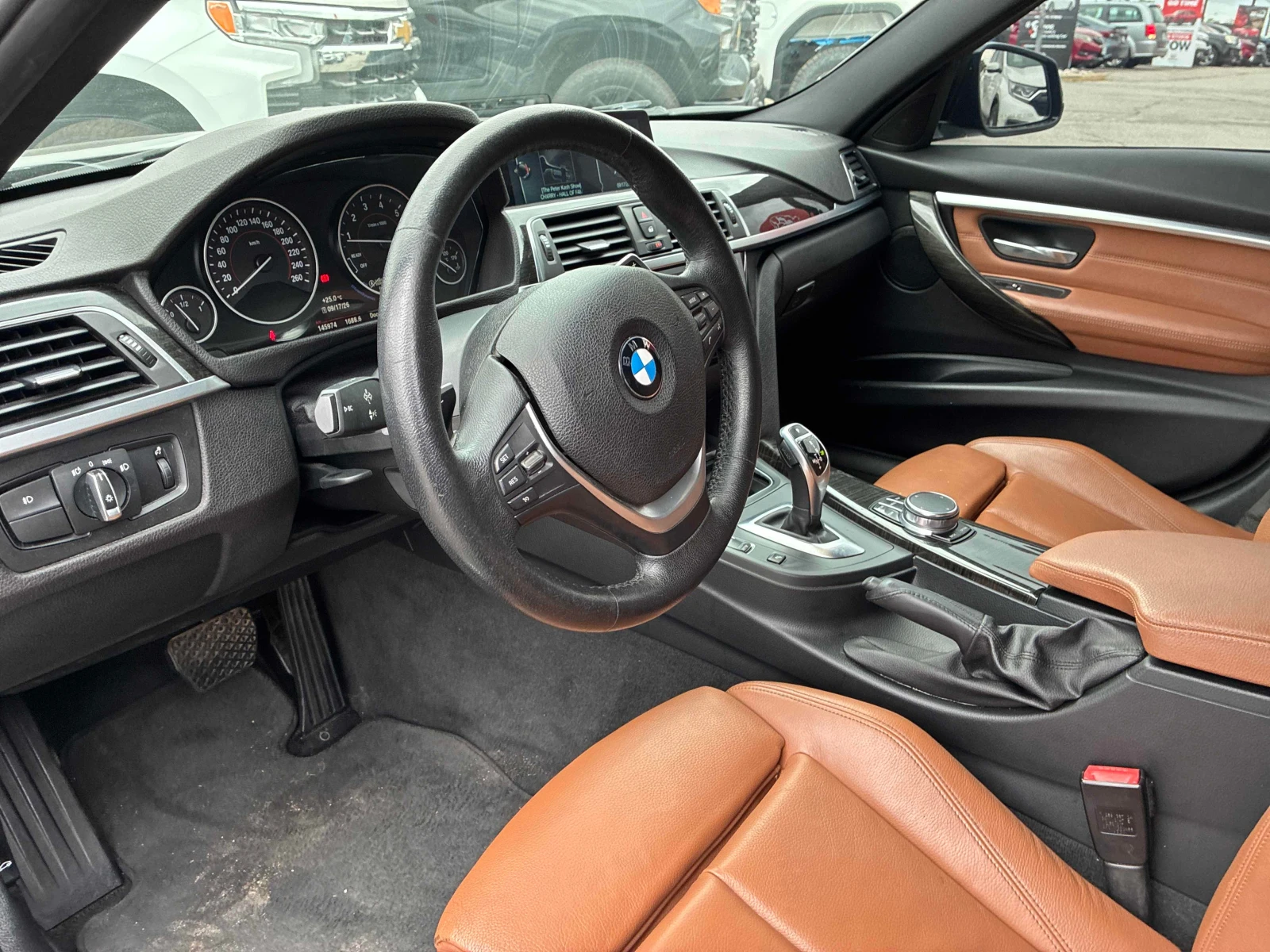 BMW 330 * 330i xDrive * CARFAX * ЦЕНА ДО БГ, снимка 6 - Автомобили и джипове - 56126670