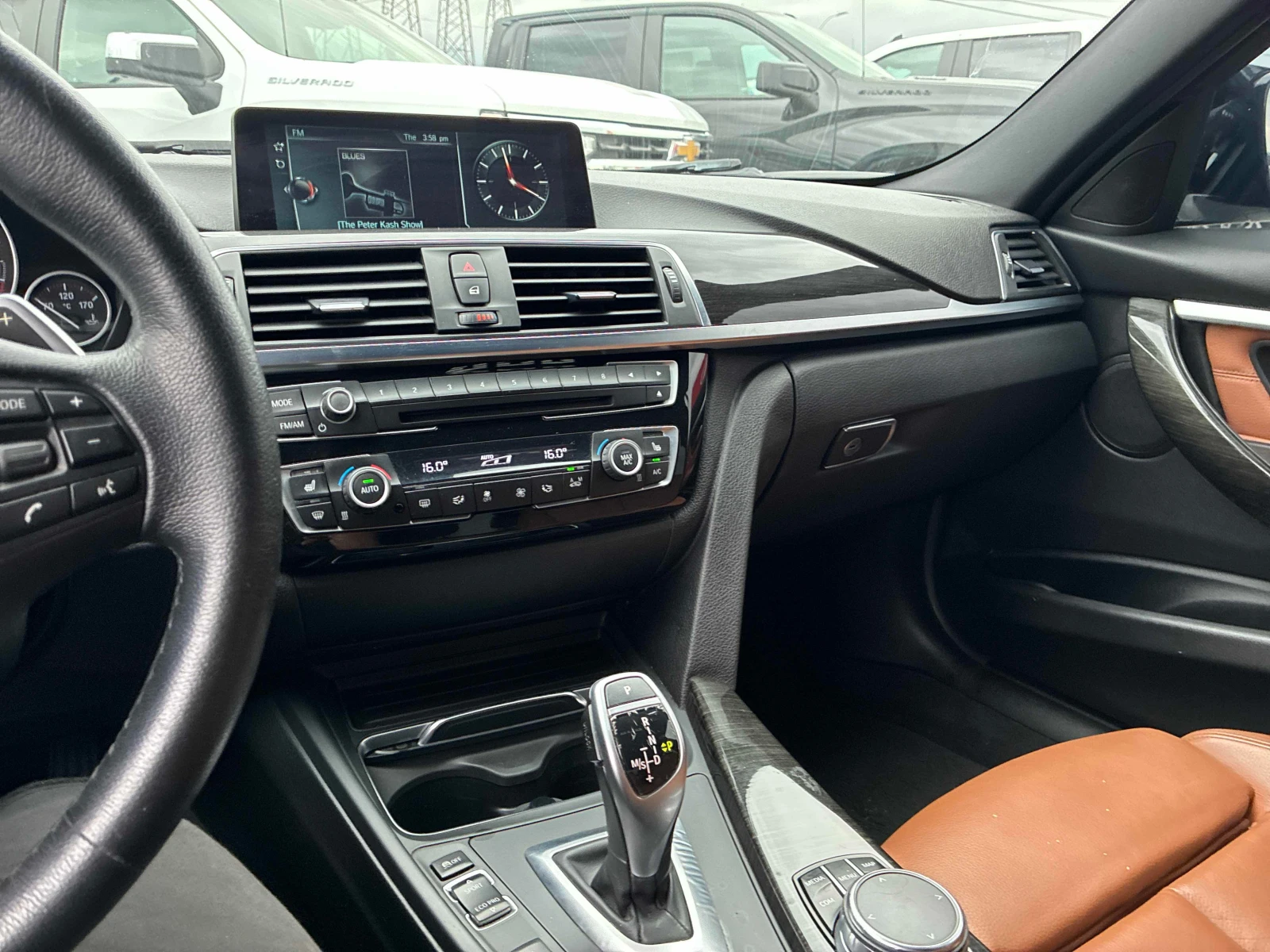 BMW 330 * 330i xDrive * CARFAX * ЦЕНА ДО БГ, снимка 8 - Автомобили и джипове - 56126670