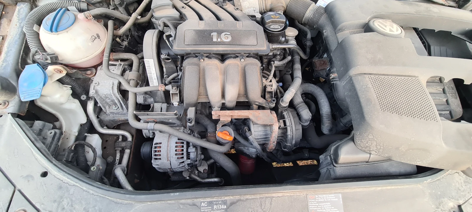 VW Passat 1.6, снимка 5 - Автомобили и джипове - 56574931
