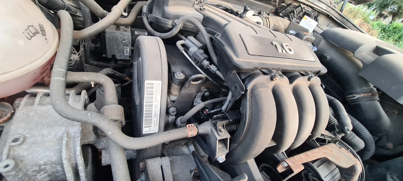 VW Passat 1.6, снимка 3 - Автомобили и джипове - 56574931