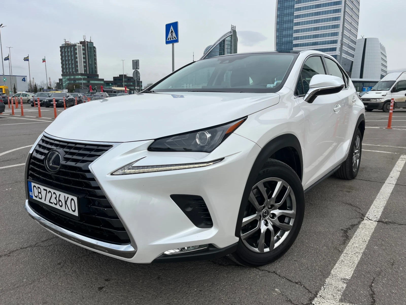 Lexus NX 300h Premium E-Four, снимка 1