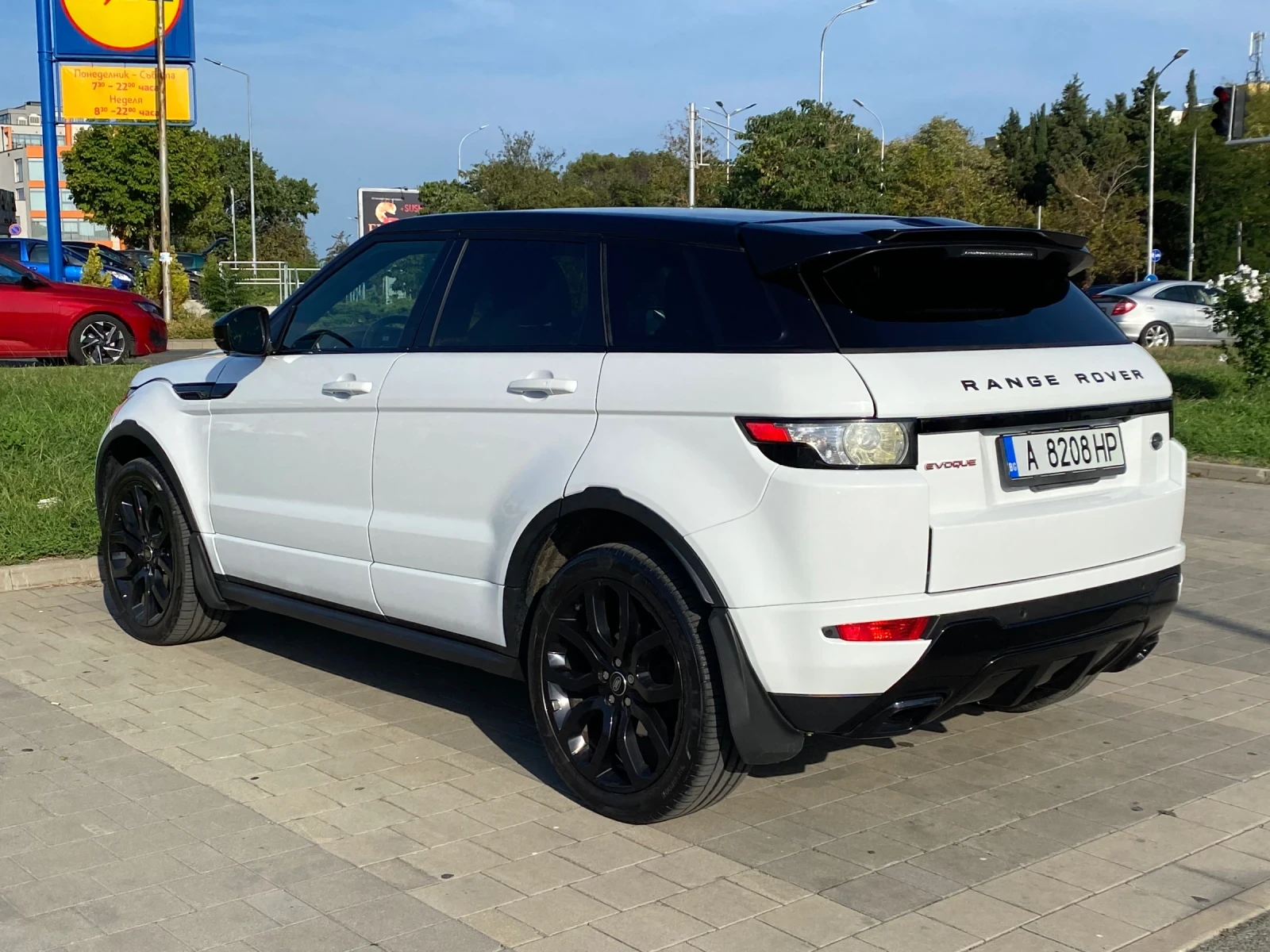 Land Rover Range Rover Evoque 2.0L Dynamik 240hp L4 turbo 9 speed automatic  - изображение 3