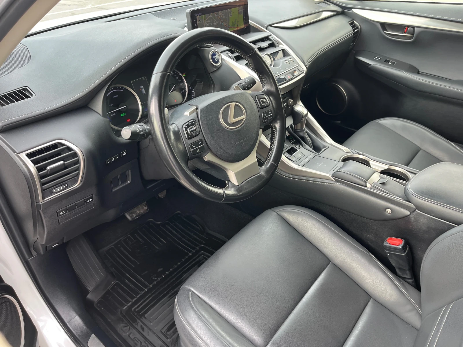Lexus NX 300h Premium E-Four - изображение 7