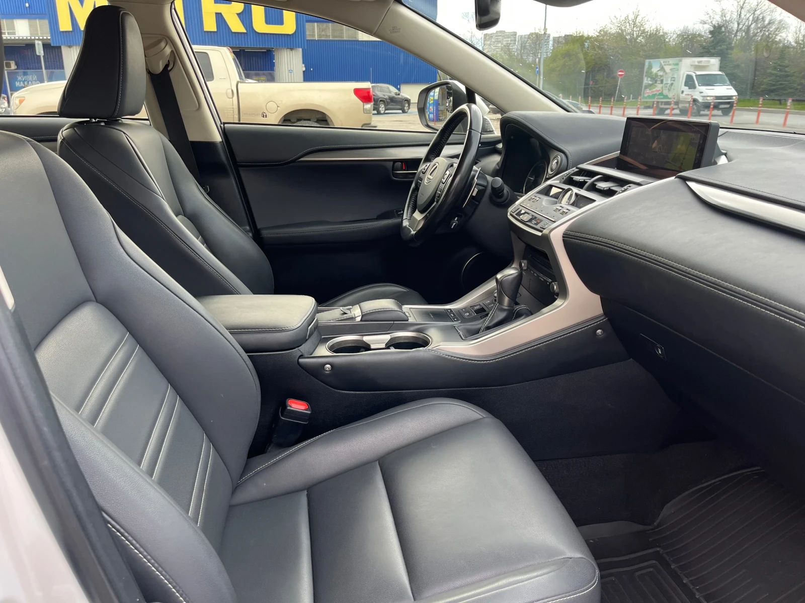 Lexus NX 300h Premium E-Four - изображение 10