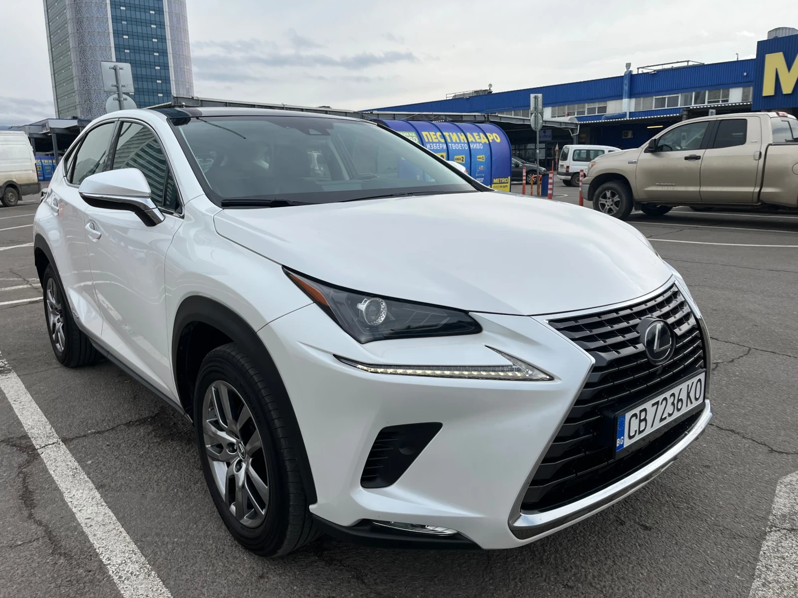 Lexus NX 300h Premium E-Four - изображение 2