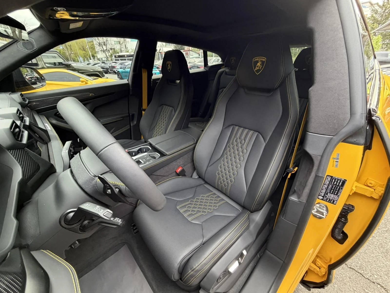 Lamborghini Urus SE, снимка 11 - Автомобили и джипове - 54368759
