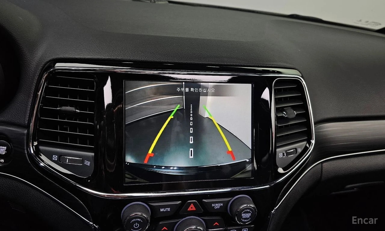 Jeep Grand cherokee 3.6* V6* 8ZF* ПОДГРЕВ* ОБДУХВАНЕ* КАМЕРА* КЕЙЛЕС* , снимка 9 - Автомобили и джипове - 54879118