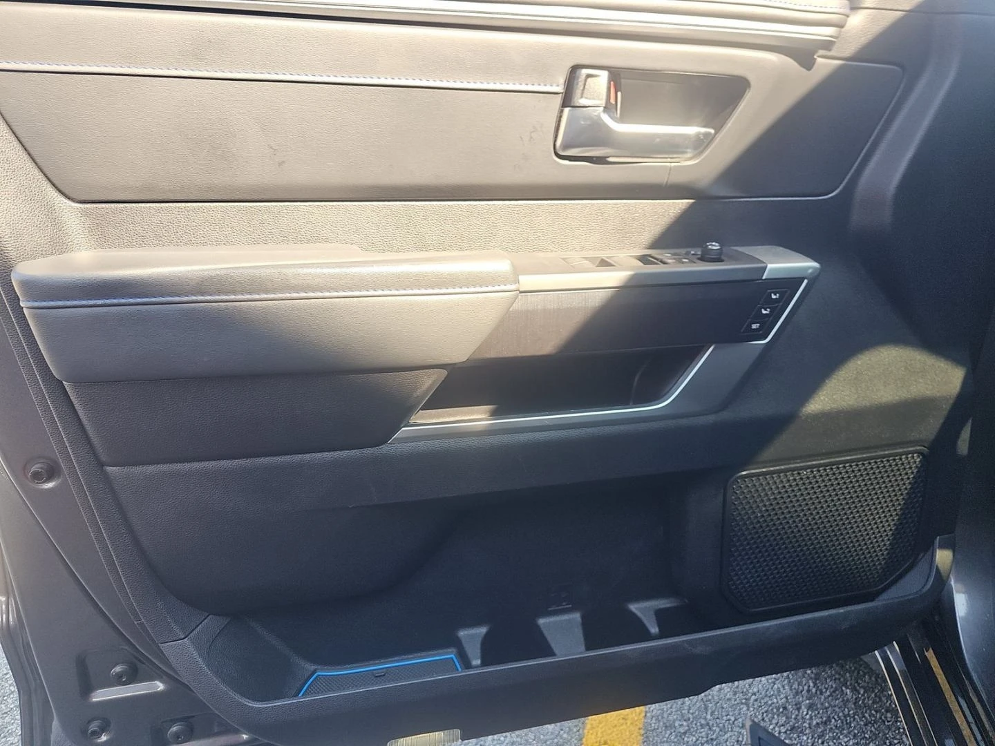 Toyota Tundra Platinum, AWD, Hybrid , ������� ������ �� 620   | Mobile.bg � ����������� 11