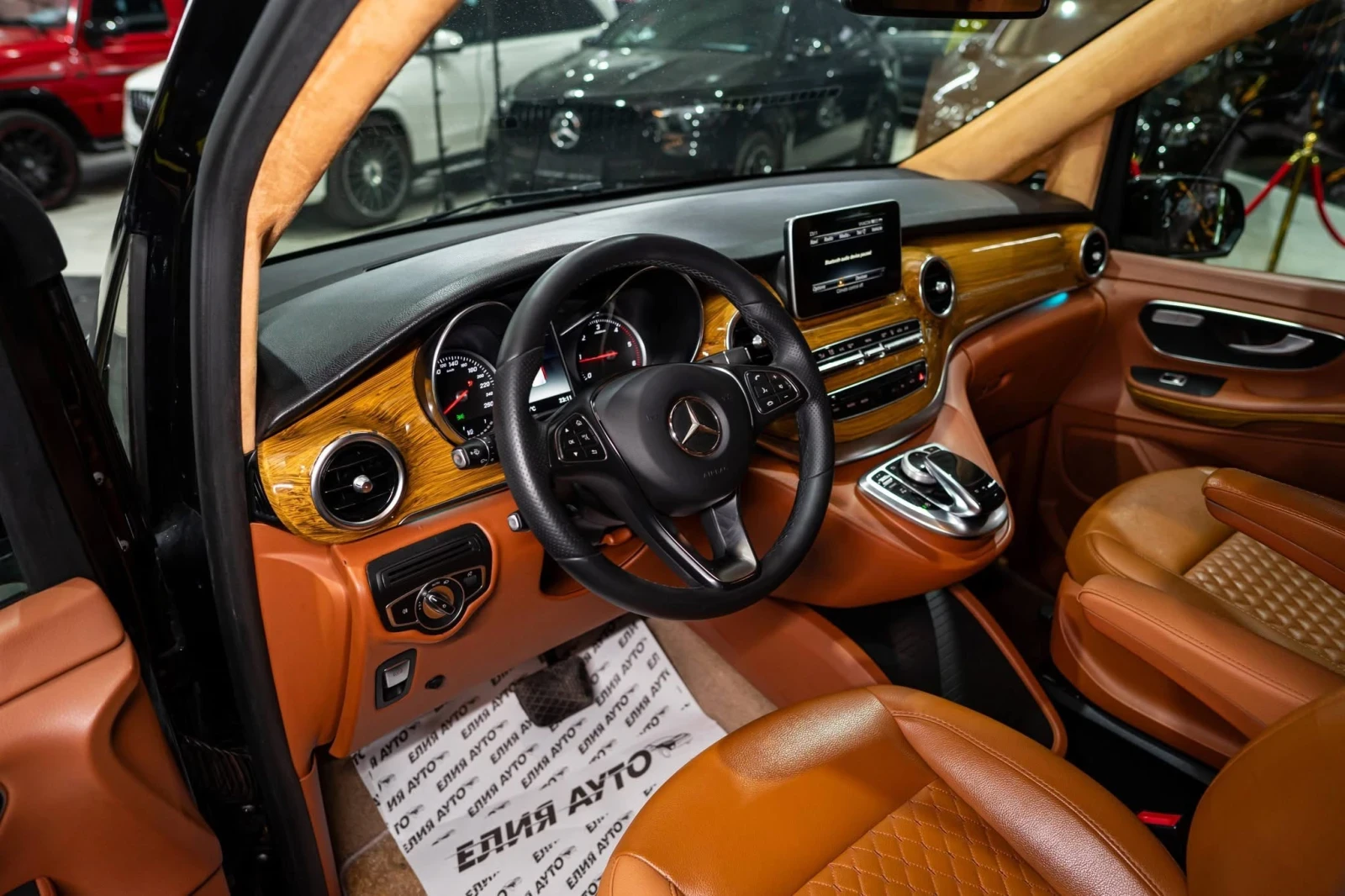 Mercedes-Benz V 250 D LONG FULL MAYBACH PACK LED NAVI ЛИЗИНГ 100%, снимка 12 - Бусове и автобуси - 54379565