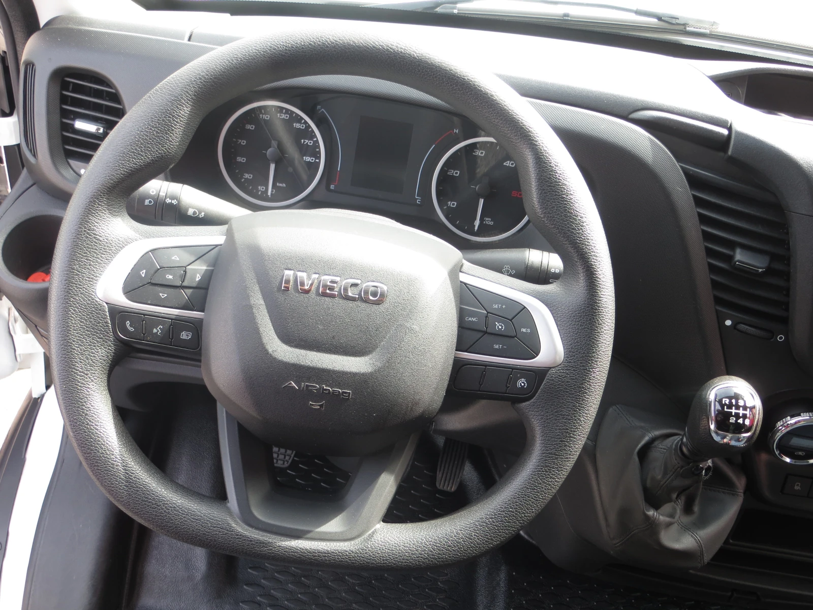 Iveco Daily 35C16 ФУРГОН С ПАДАЩ БОРД 3.0, снимка 8 - Бусове и автобуси - 54777748