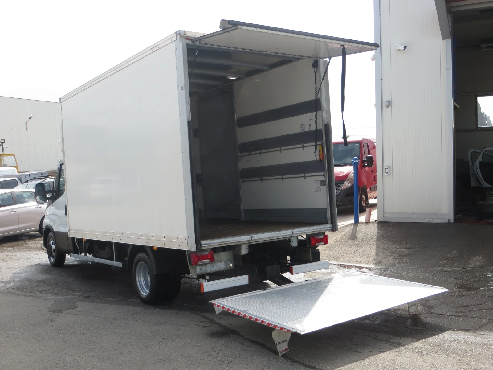 Iveco Daily 35C16 ФУРГОН С ПАДАЩ БОРД 3.0, снимка 13 - Бусове и автобуси - 54777748