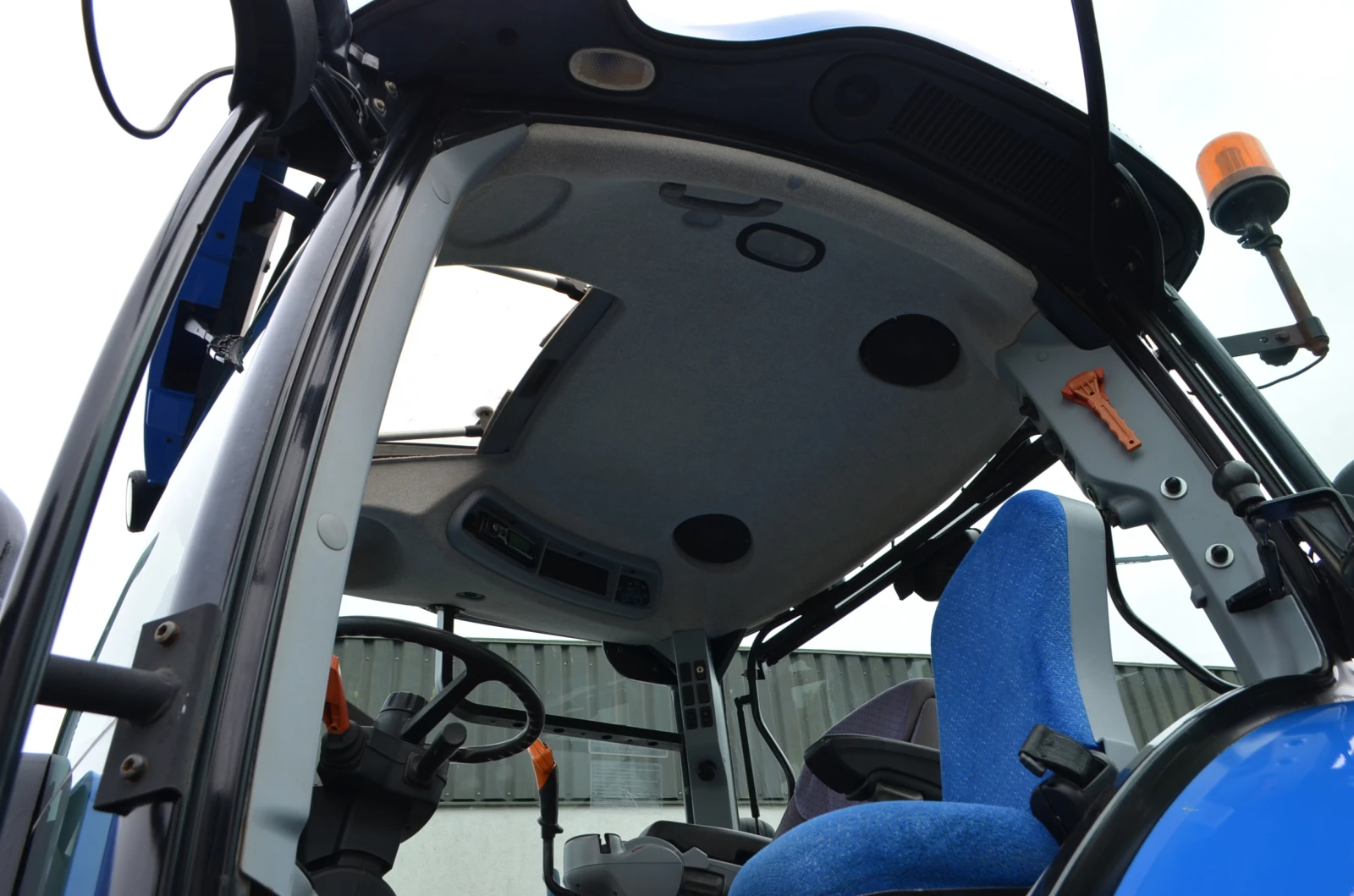 Трактор New Holland T6090, снимка 7 - Селскостопанска техника - 56017428
