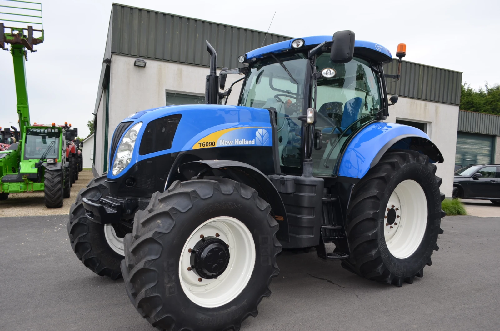 Трактор New Holland T6090