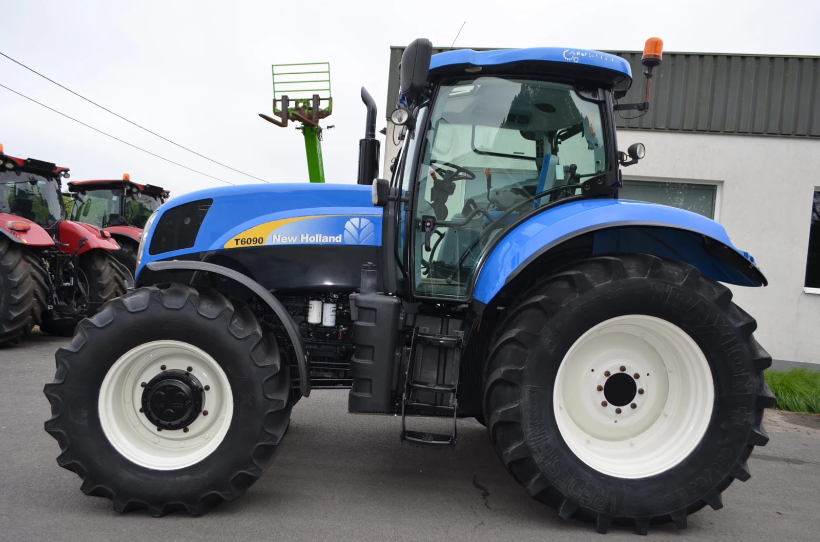 Трактор New Holland T6090, снимка 2 - Селскостопанска техника - 56017428