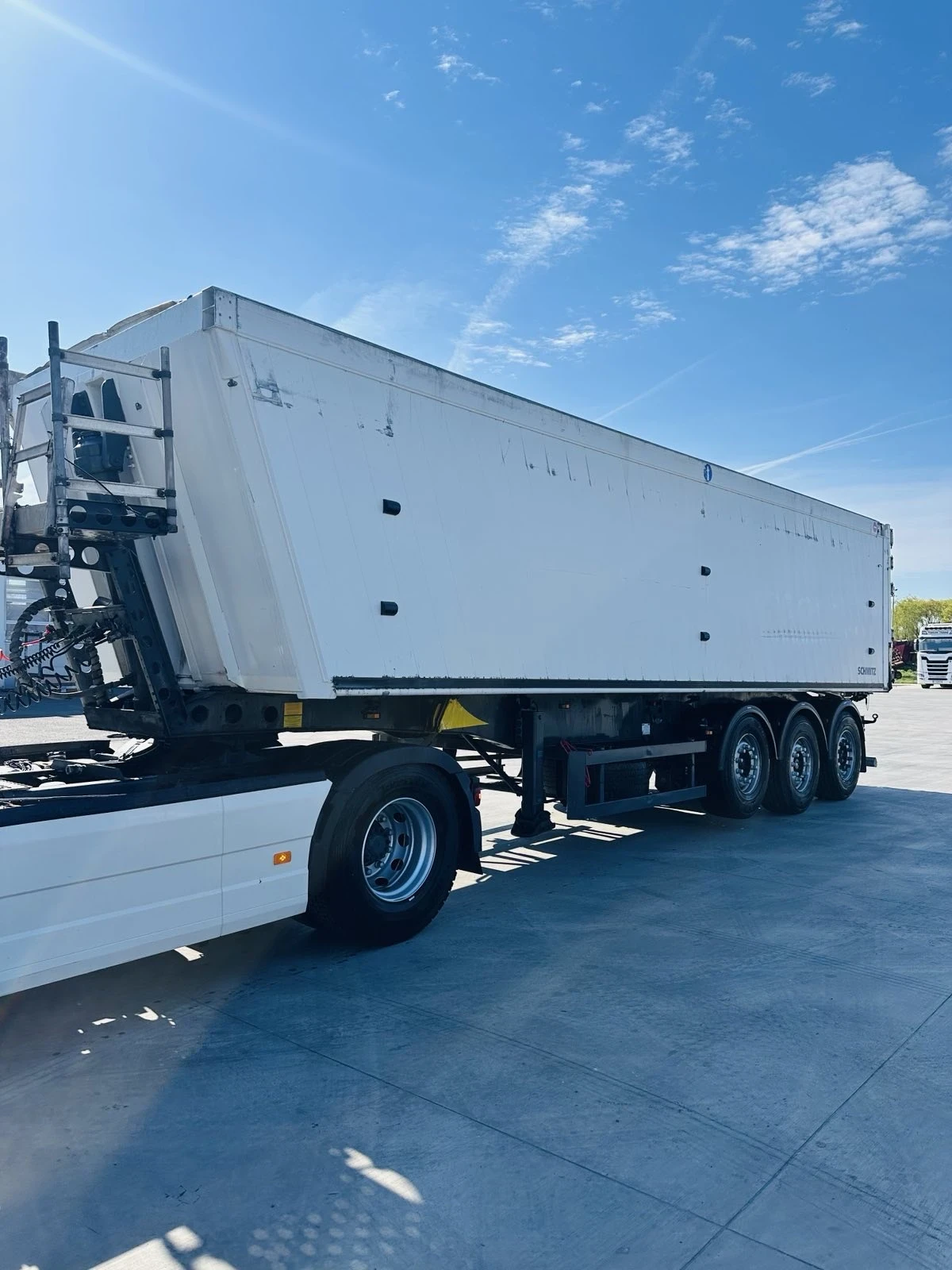 Полуремарке Schmitz Cargobull 52м3 Диск