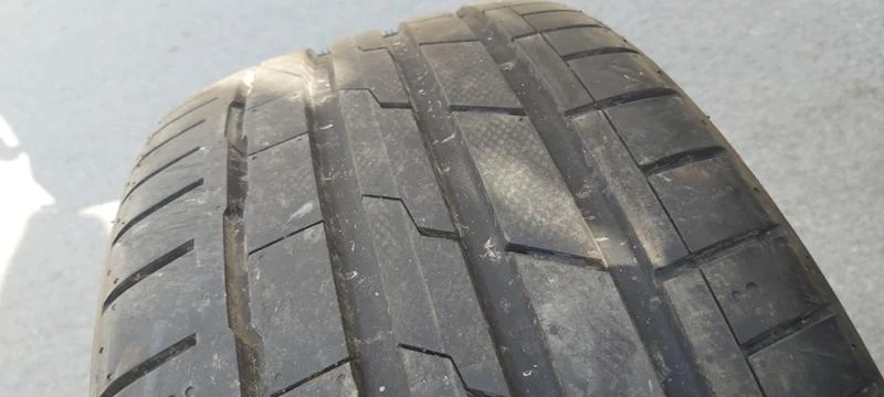 Гуми Летни 235/40R19, снимка 2 - Гуми и джанти - 33033986