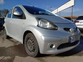 Toyota Aygo 1.0i-Всичко платено+ 4бр.лети джанти с летни гуми!, снимка 3