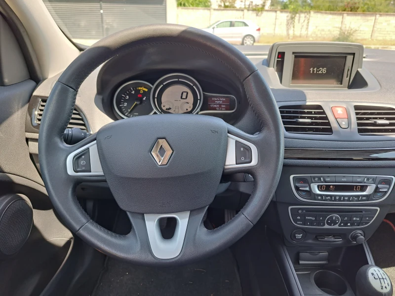 Renault Megane 1.5 DCI  NAVI, снимка 8 - Автомобили и джипове - 47349605