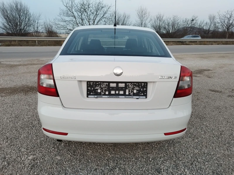 Skoda Octavia 1.4 i, снимка 6 - Автомобили и джипове - 47654669