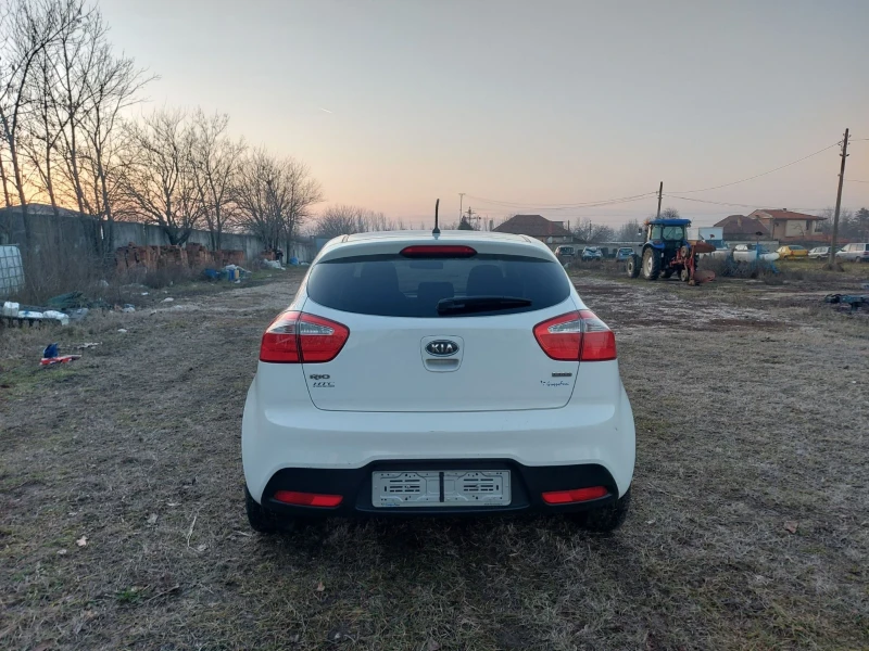 Kia Rio 1.4 CRDI, снимка 4 - Автомобили и джипове - 48797926