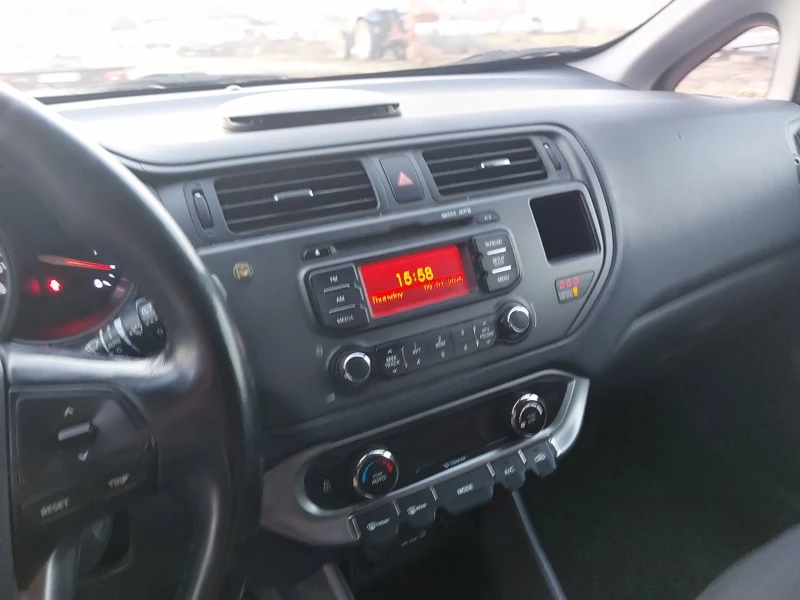 Kia Rio 1.4 CRDI, снимка 11 - Автомобили и джипове - 48797926