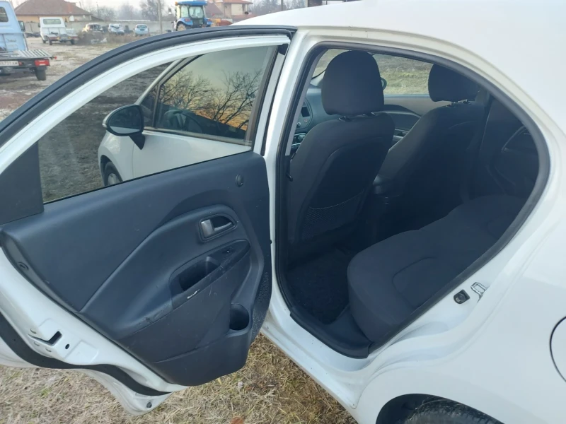 Kia Rio 1.4 CRDI, снимка 12 - Автомобили и джипове - 48797926