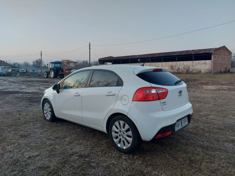 Kia Rio 1.4 CRDI, снимка 3 - Автомобили и джипове - 48797926