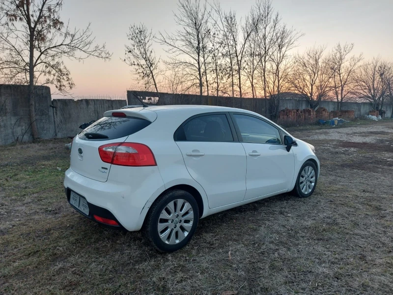 Kia Rio 1.4 CRDI, снимка 5 - Автомобили и джипове - 48797926