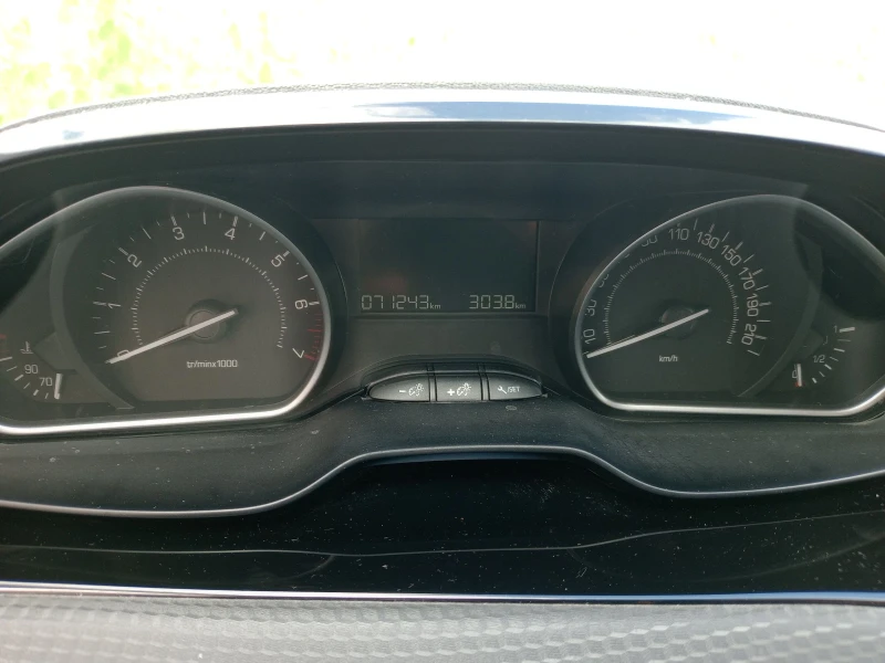 Peugeot 2008, снимка 10 - Автомобили и джипове - 52012326
