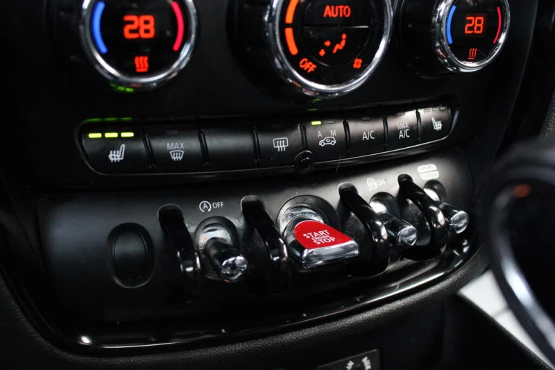 Mini Cooper Clubman S* ALL4* АвтоКредит* (ЦЕНА ДО БГ), снимка 13 - Автомобили и джипове - 53156873