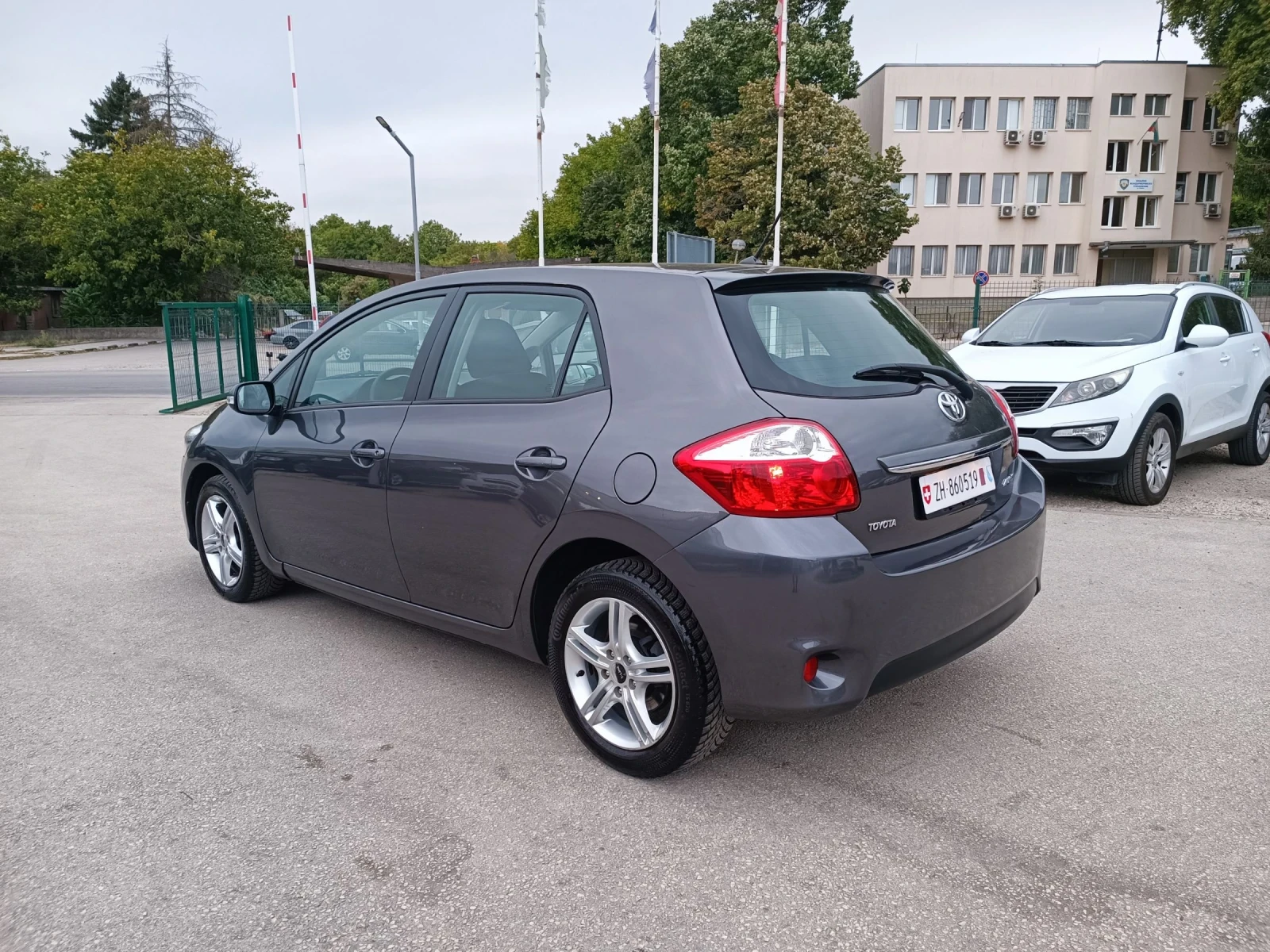 Toyota Auris 1.6i-132кс-ШВЕЙЦАРИЯ-РЪЧКА-6ск-FACELIFT - изображение 5