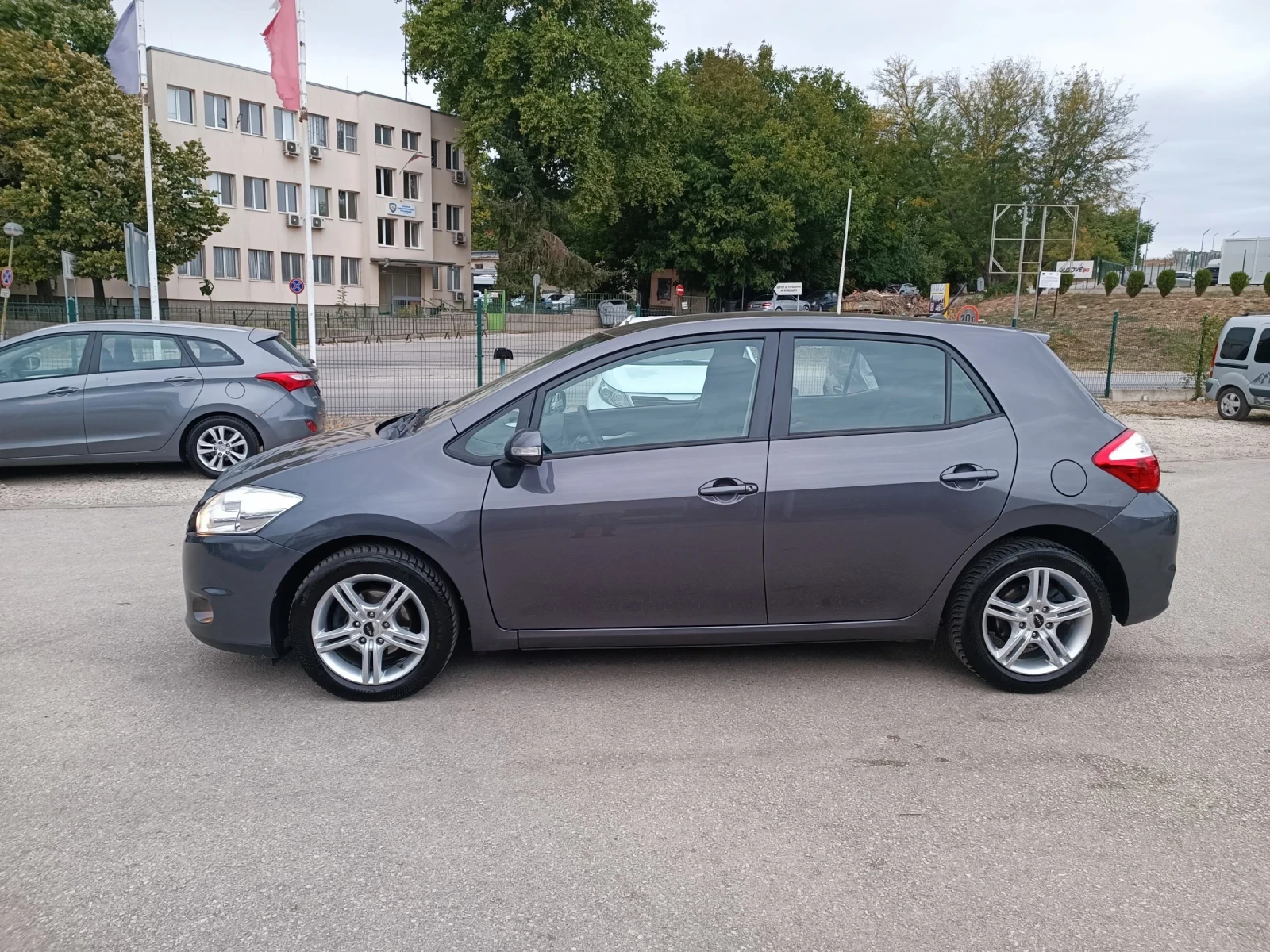 Toyota Auris 1.6i-132кс-ШВЕЙЦАРИЯ-РЪЧКА-6ск-FACELIFT - изображение 6
