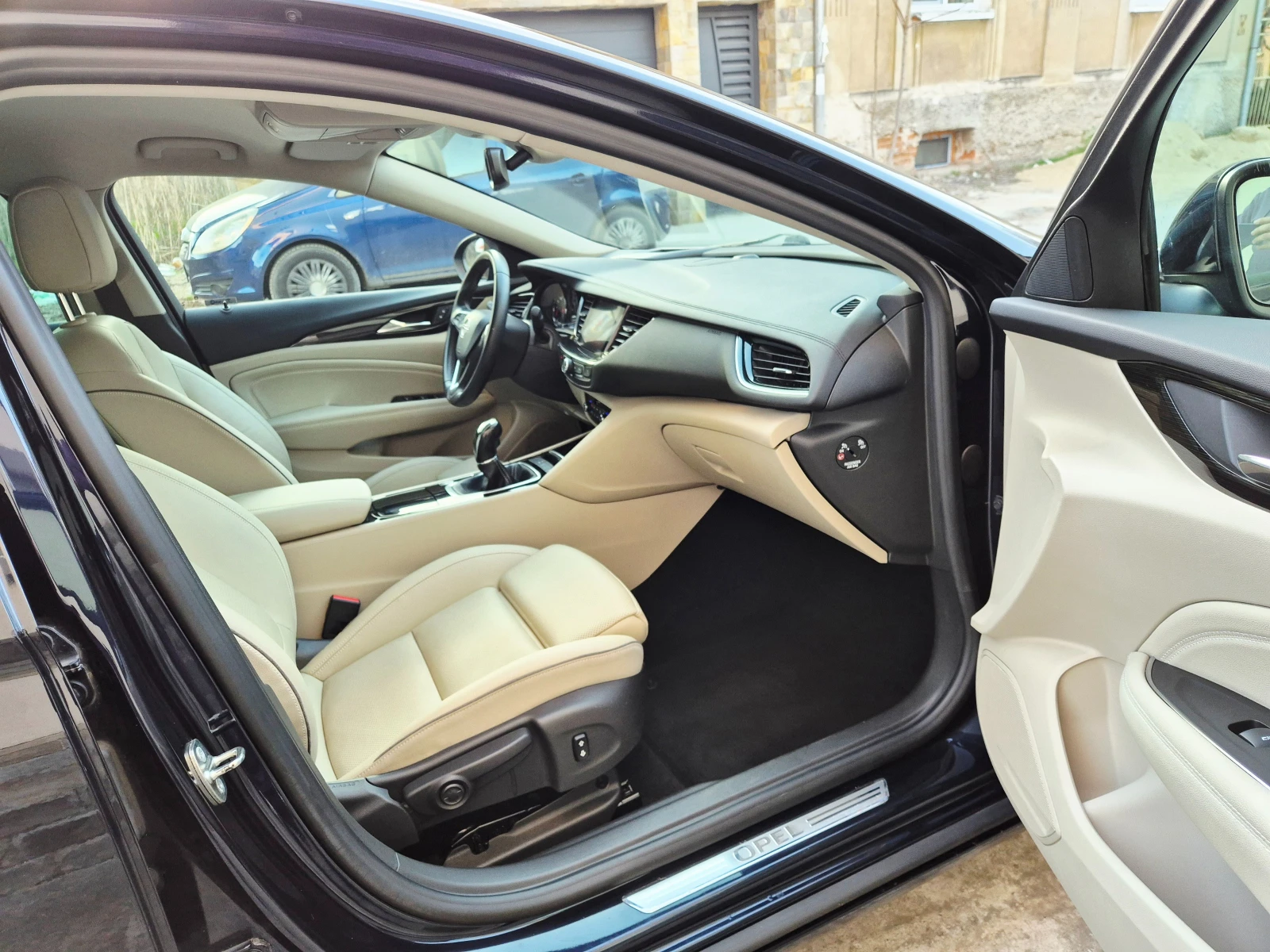 Opel Insignia 2.0d-EXECUTIVE-LUX-нави-кожа-6скорости, снимка 12 - Автомобили и джипове - 53818986