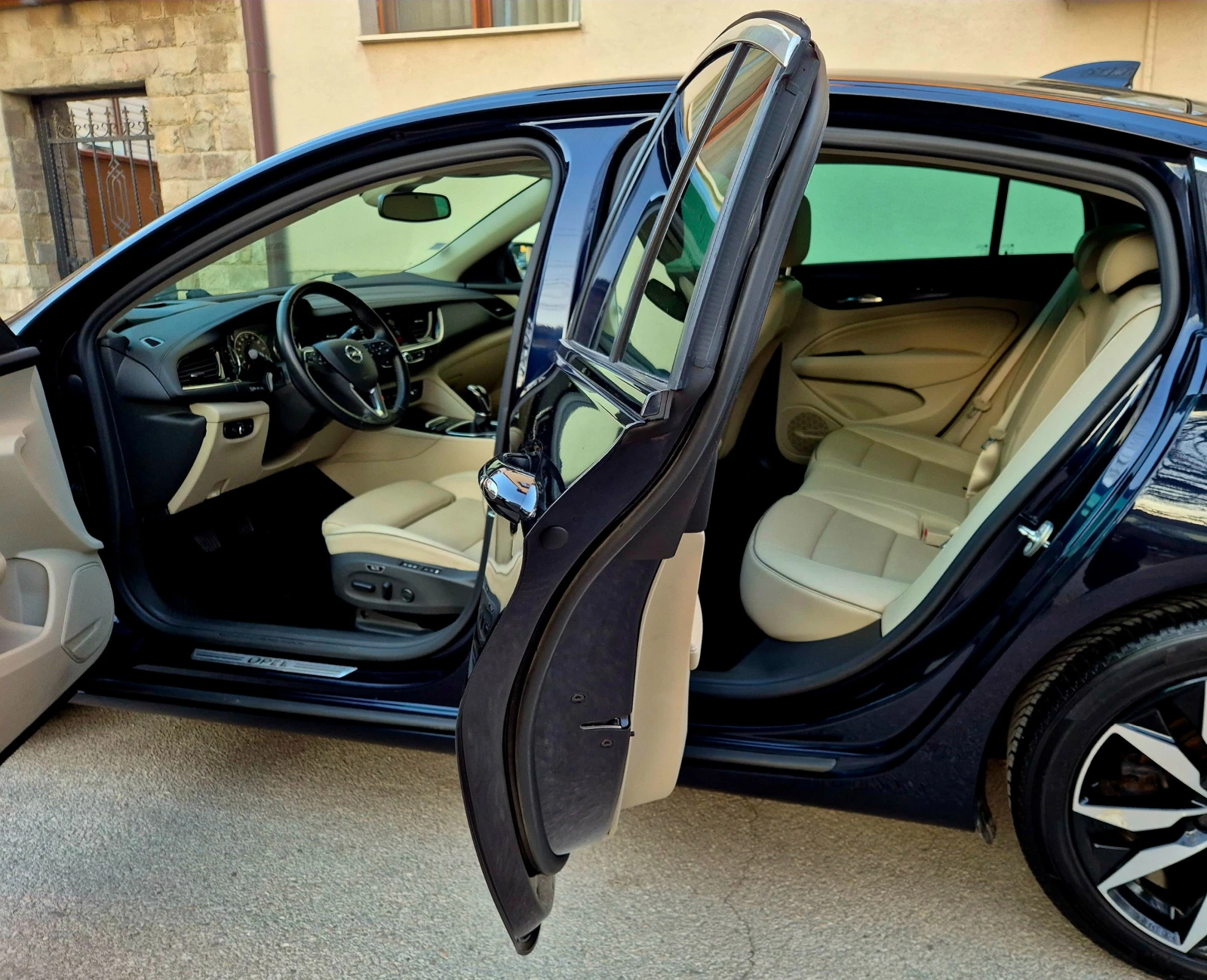 Opel Insignia 2.0d-EXECUTIVE-LUX-нави-кожа-6скорости, снимка 14 - Автомобили и джипове - 53818986