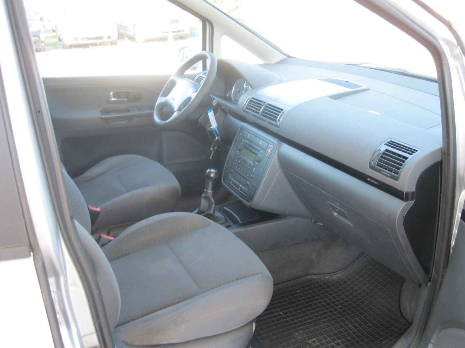 VW Sharan 1.9-116 ks, снимка 12 - Автомобили и джипове - 54246521