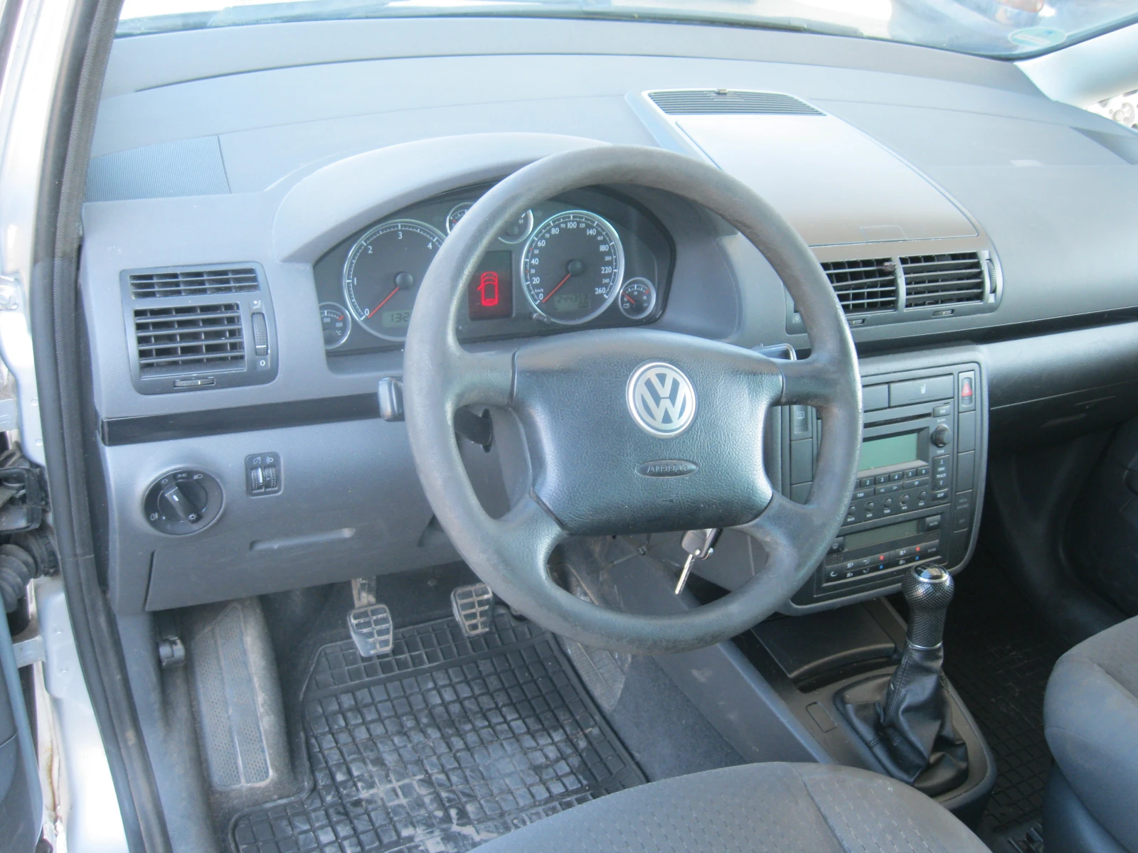 VW Sharan 1.9-116 ks, снимка 9 - Автомобили и джипове - 54246521