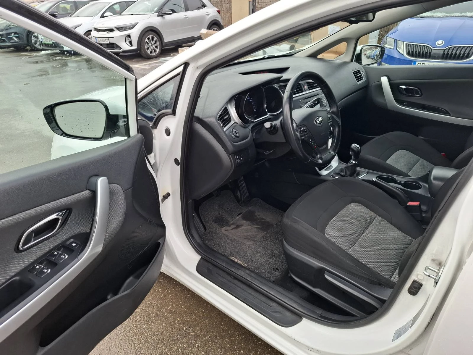 Kia Ceed 1.6 crdi , снимка 9 - Автомобили и джипове - 54258084