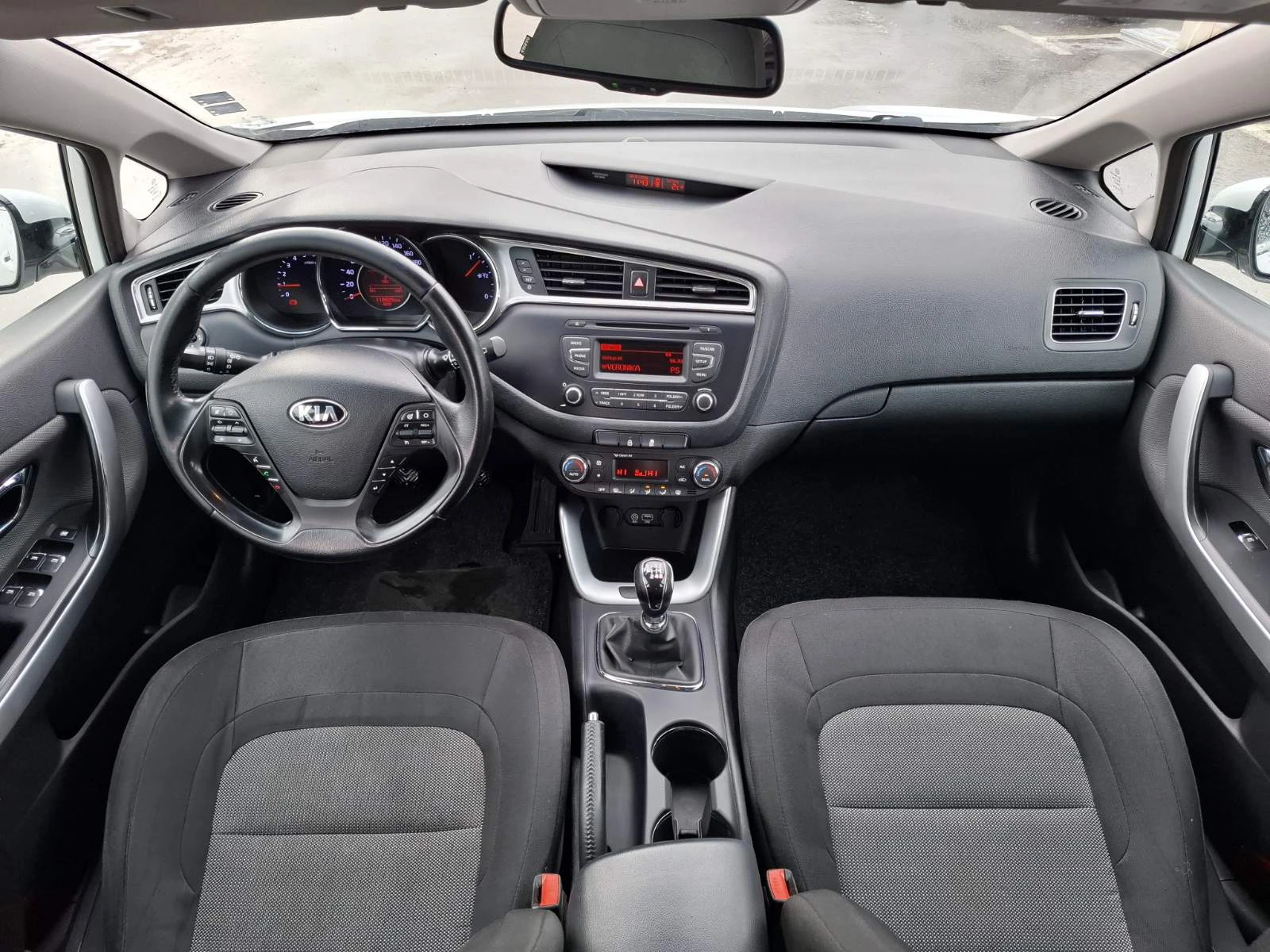 Kia Ceed 1.6 crdi , снимка 8 - Автомобили и джипове - 54258084